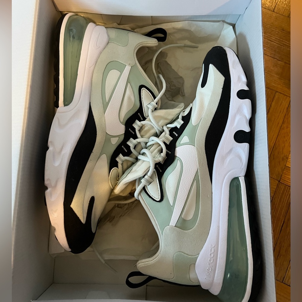Nike react 270